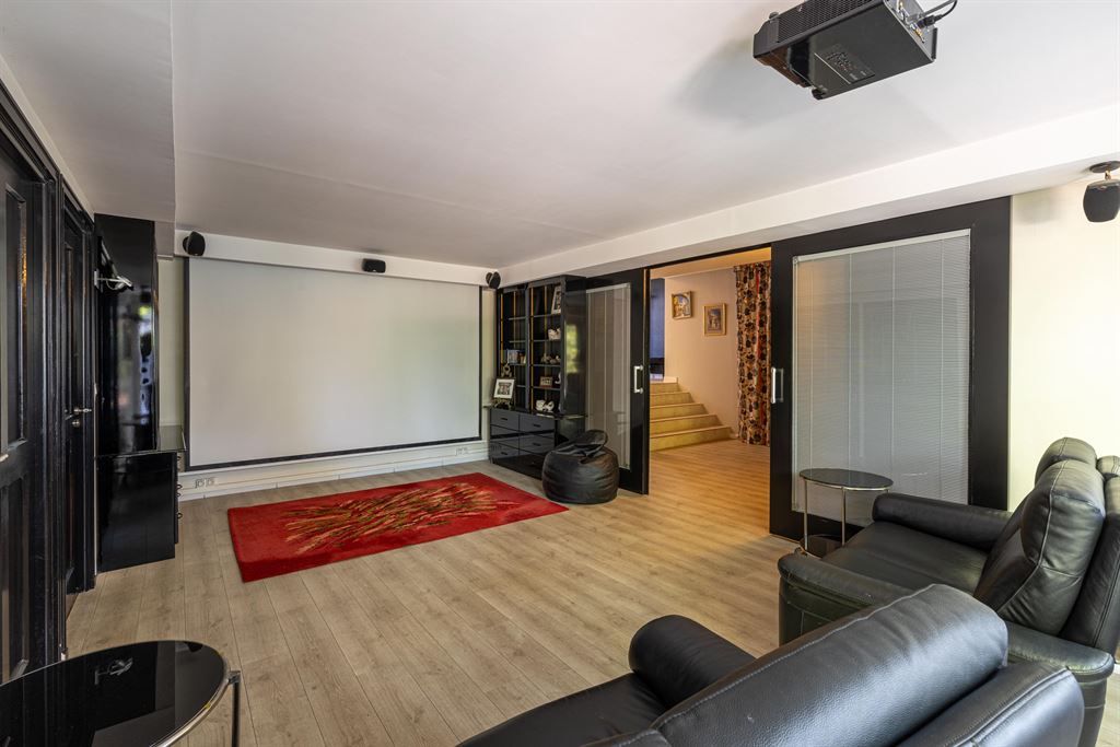 luxury villa 9 Rooms for sale on VALBONNE (06560)
