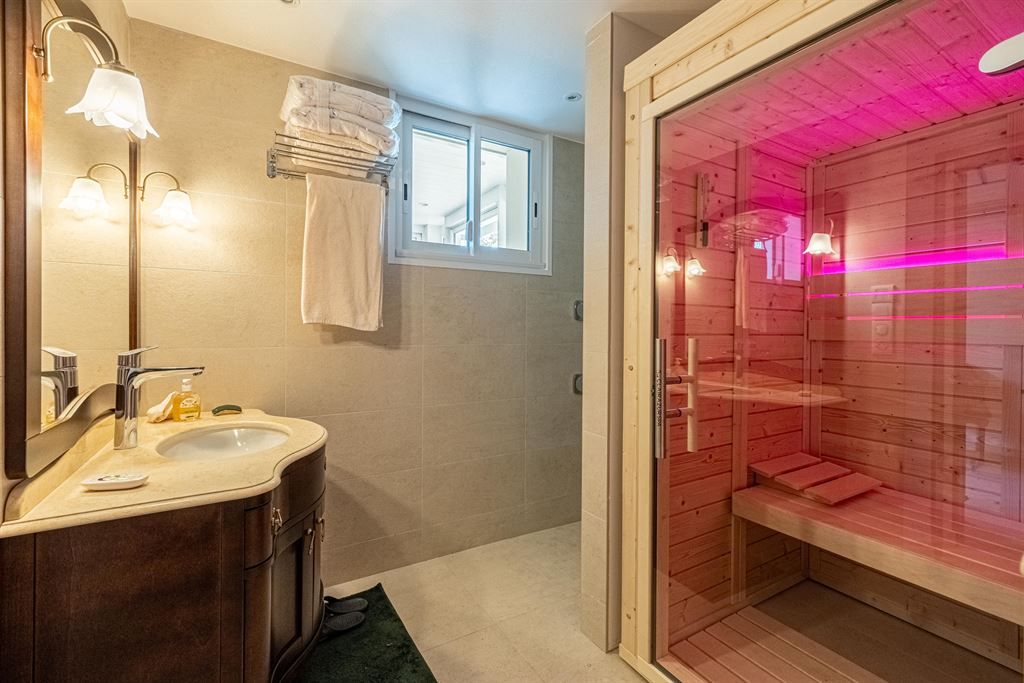 luxury villa 9 Rooms for sale on VALBONNE (06560)