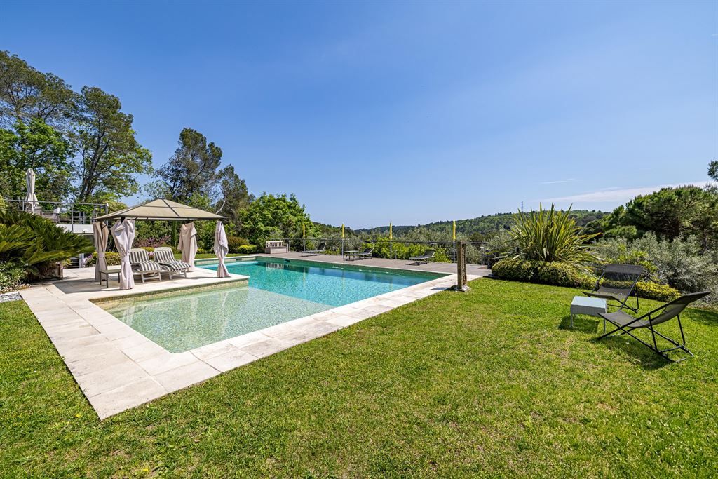 luxury villa 9 Rooms for sale on VALBONNE (06560)
