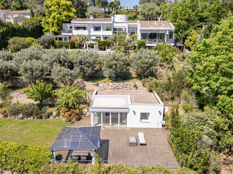 luxury villa 9 Rooms for sale on VALBONNE (06560)