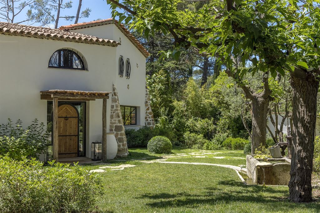 luxury villa 7 Rooms for sale on MOUGINS (06250)