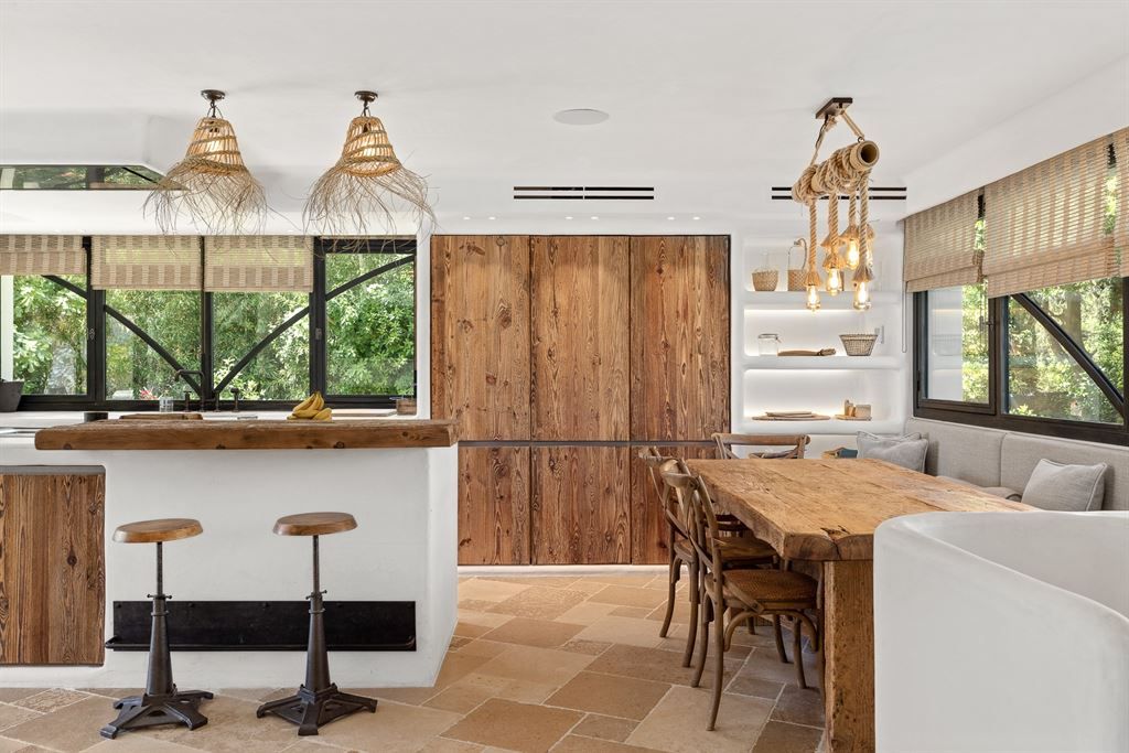 luxury villa 7 Rooms for sale on MOUGINS (06250)