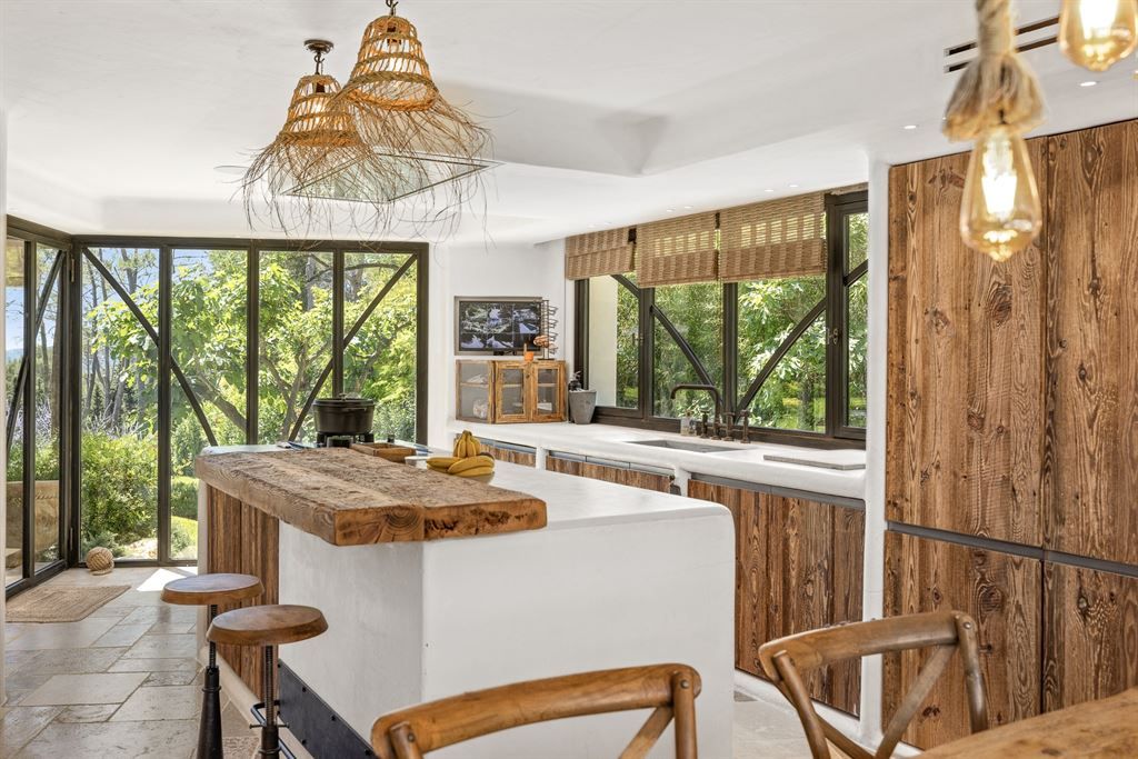 luxury villa 7 Rooms for sale on MOUGINS (06250)