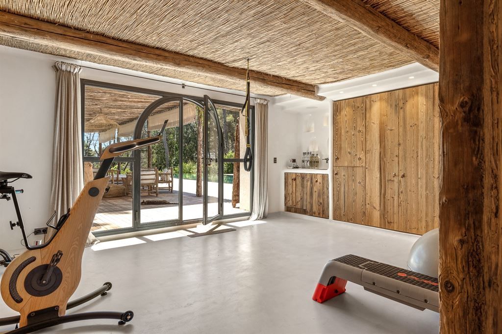 luxury villa 7 Rooms for sale on MOUGINS (06250)