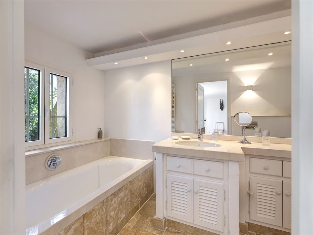 luxury villa 6 Rooms for sale on MOUANS SARTOUX (06370)