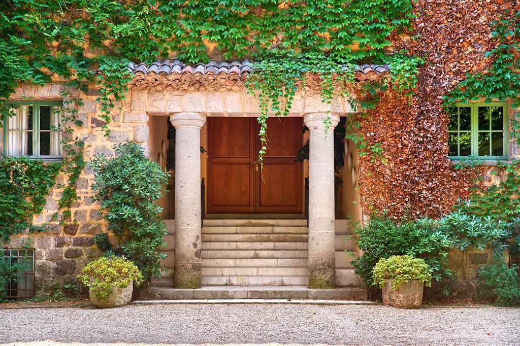 castle 39 Rooms for sale on BIOT (06410)