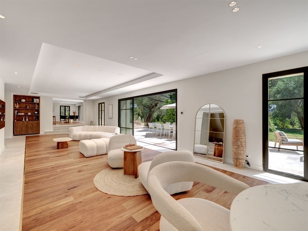 luxury provencale house 8 Rooms for sale on MOUGINS (06250)