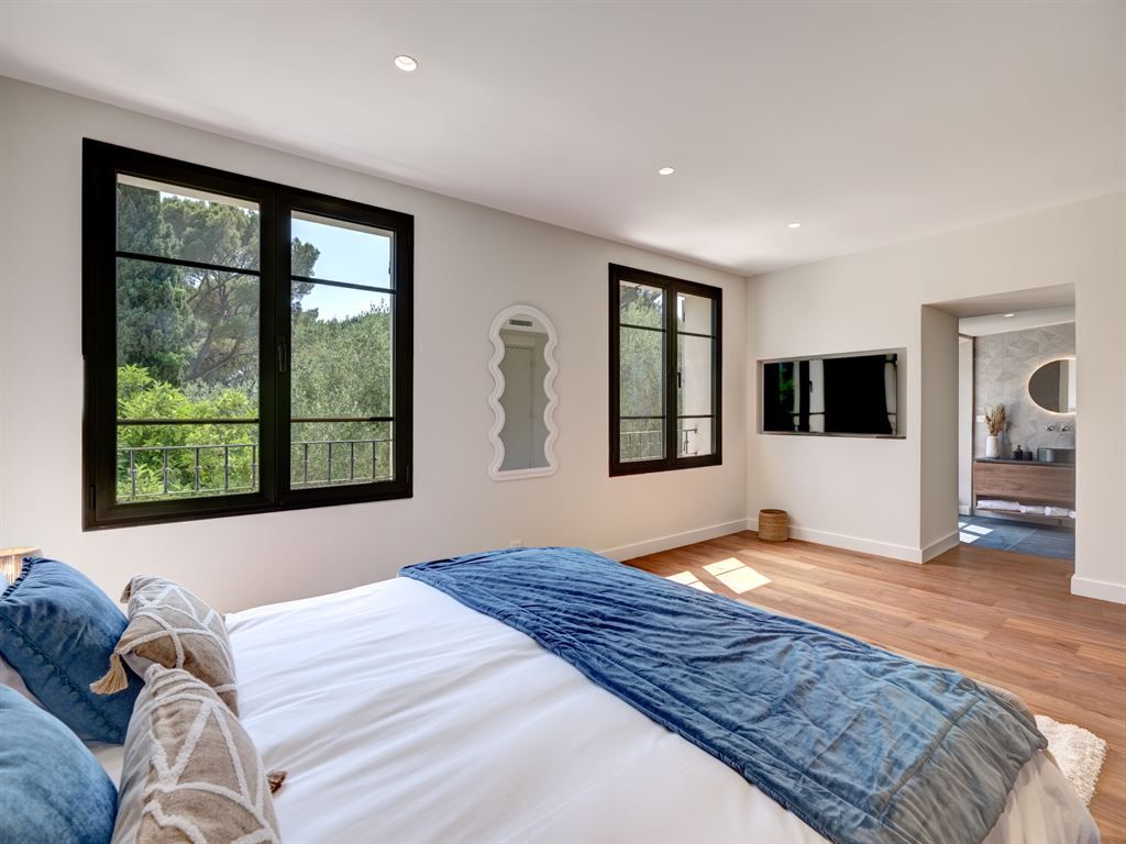 luxury provencale house 8 Rooms for sale on MOUGINS (06250)