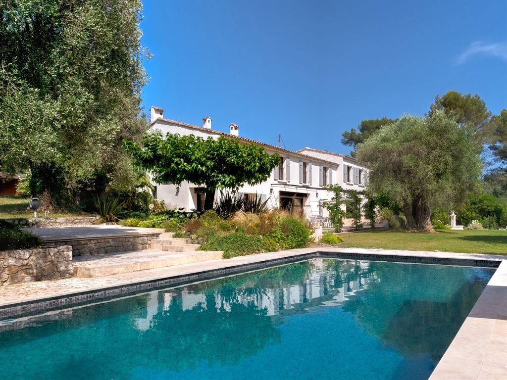 luxury provencale house 8 Rooms for sale on MOUGINS (06250)