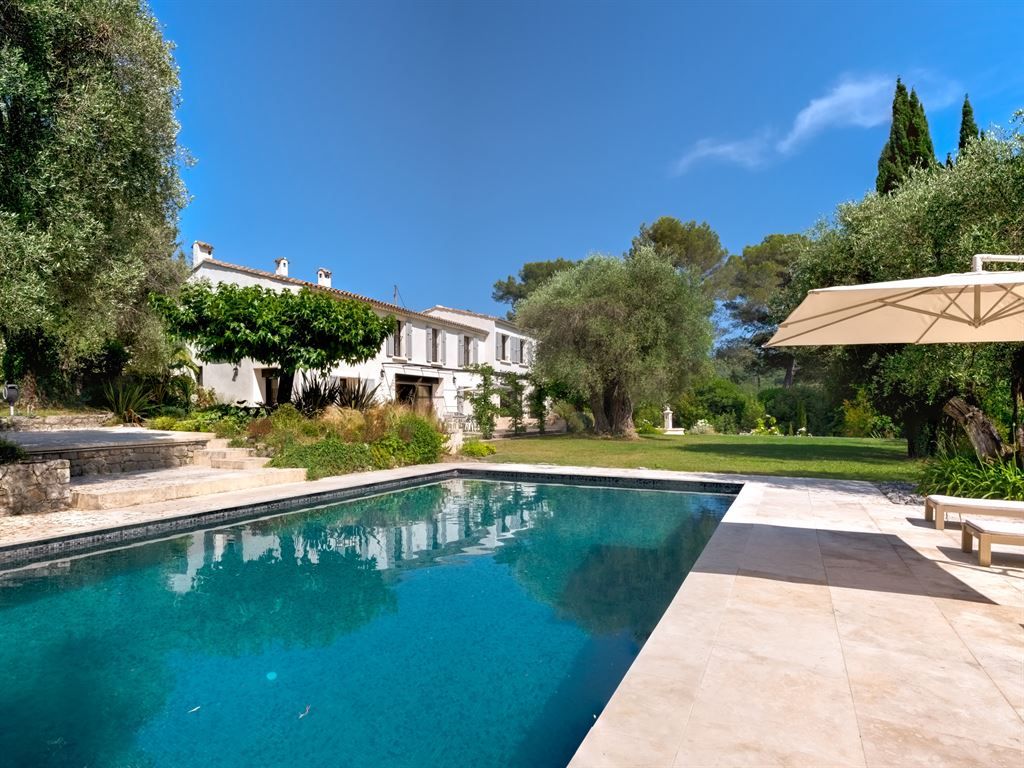 luxury provencale house 8 Rooms for sale on MOUGINS (06250)