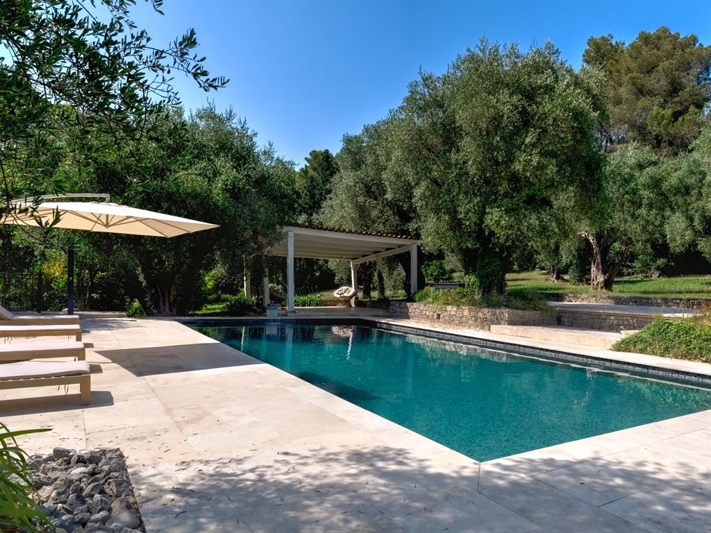 luxury provencale house 8 Rooms for sale on MOUGINS (06250)