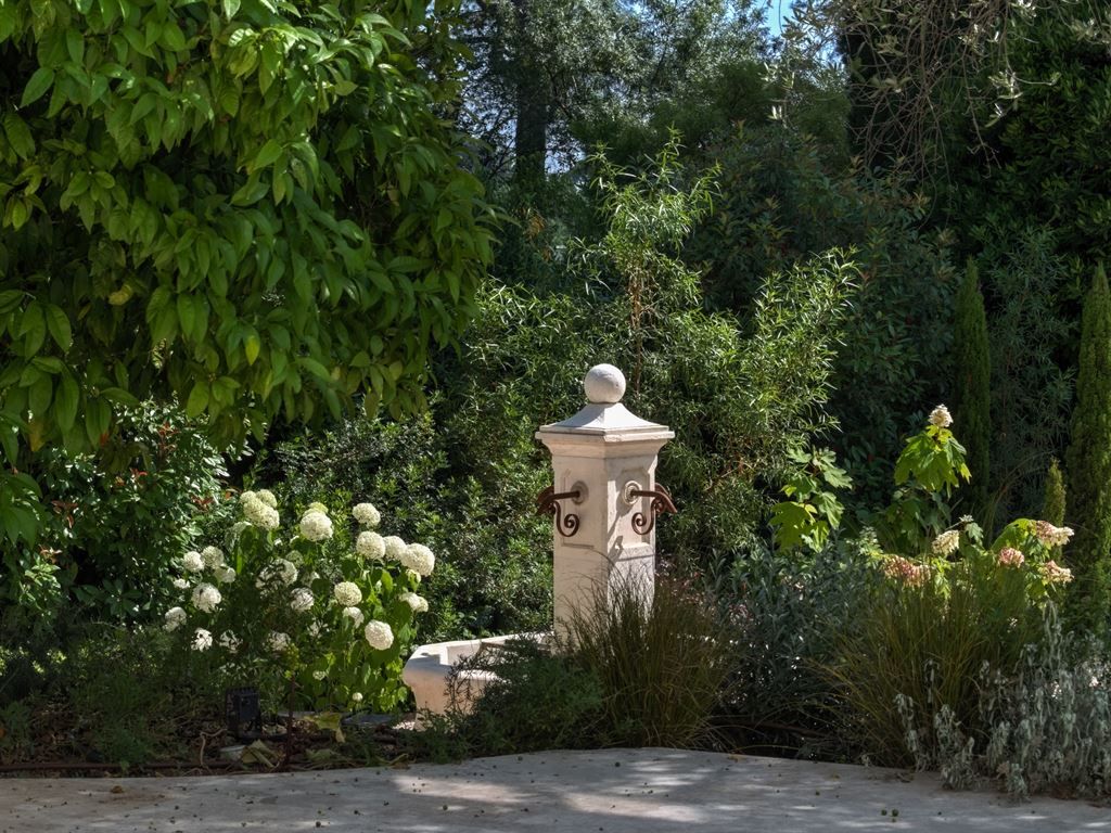 luxury provencale house 8 Rooms for sale on MOUGINS (06250)