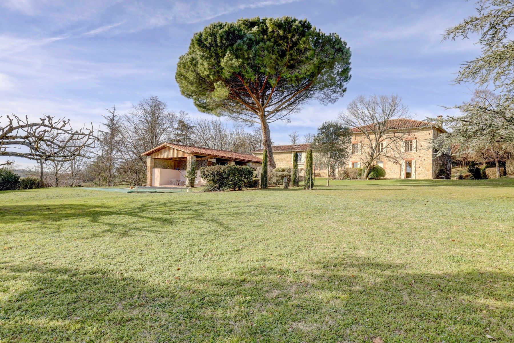 luxury house 12 Rooms for sale on LAVAUR (81500)