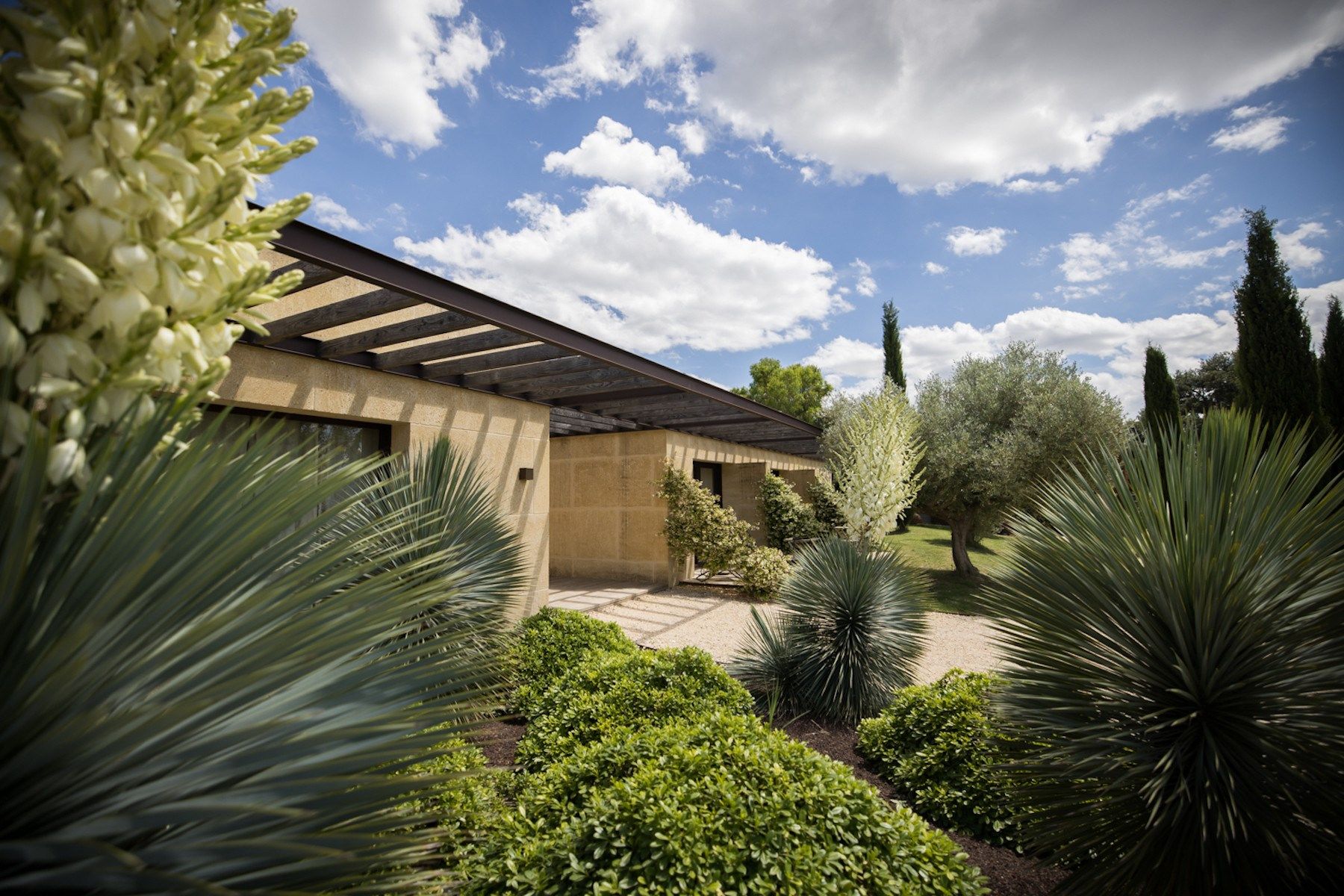 luxury property 8 Rooms for sale on UZES (30700)