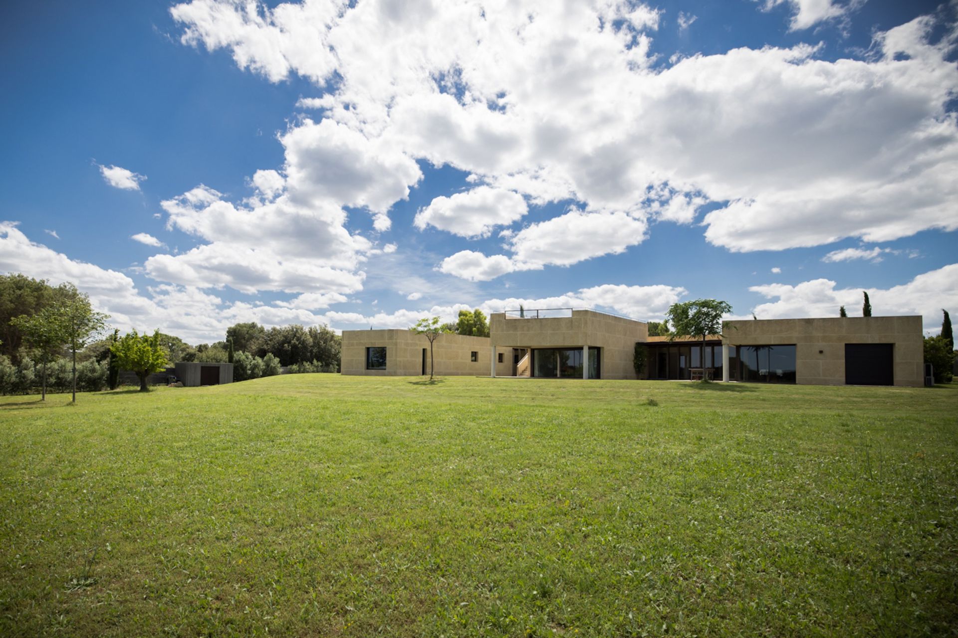 luxury property 8 Rooms for sale on UZES (30700)
