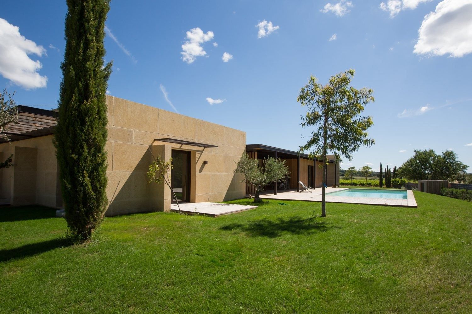 luxury property 8 Rooms for sale on UZES (30700)