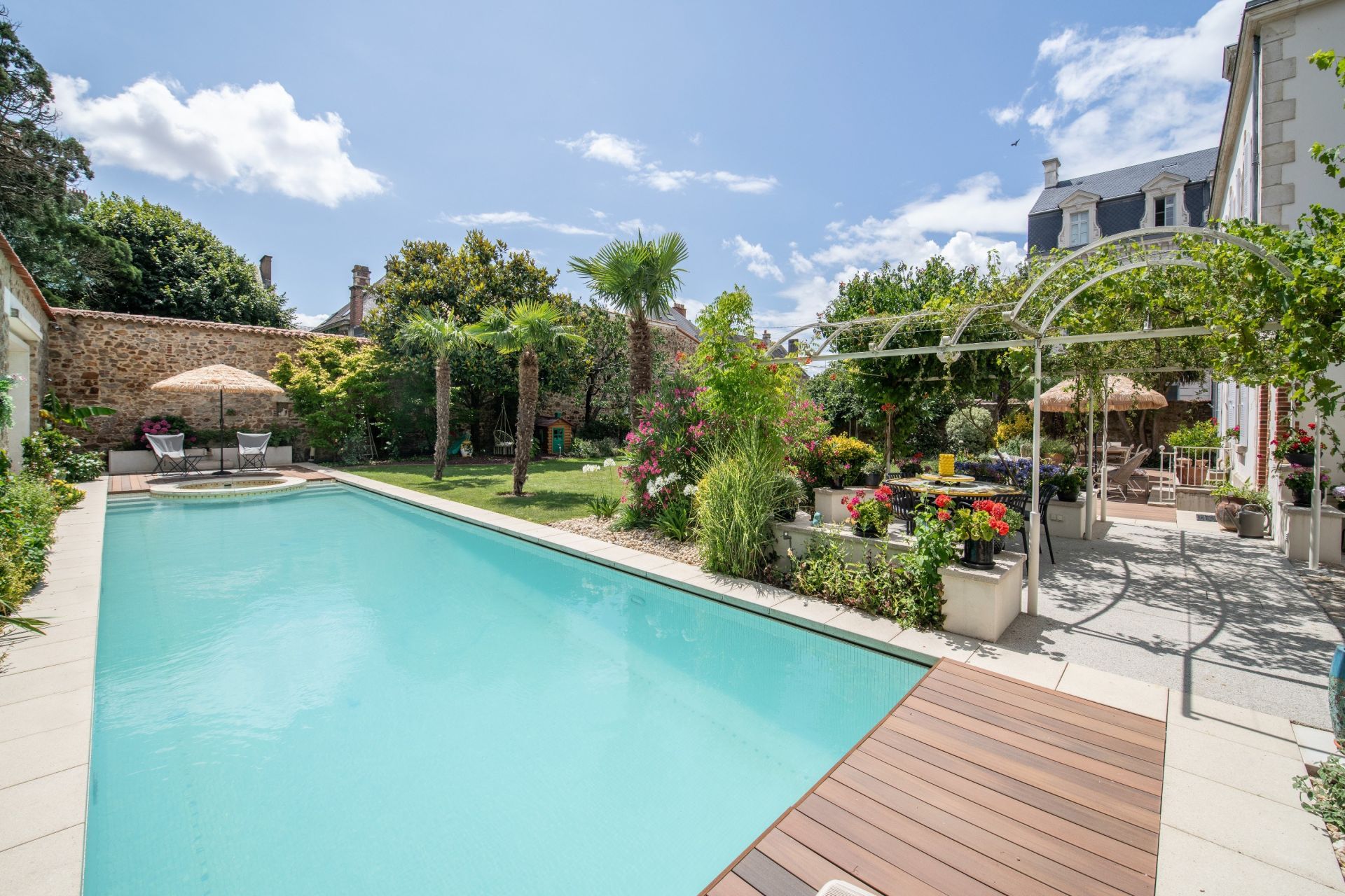 hôtel particulier 9 Pièces en vente sur LA ROCHE SUR YON (85000)