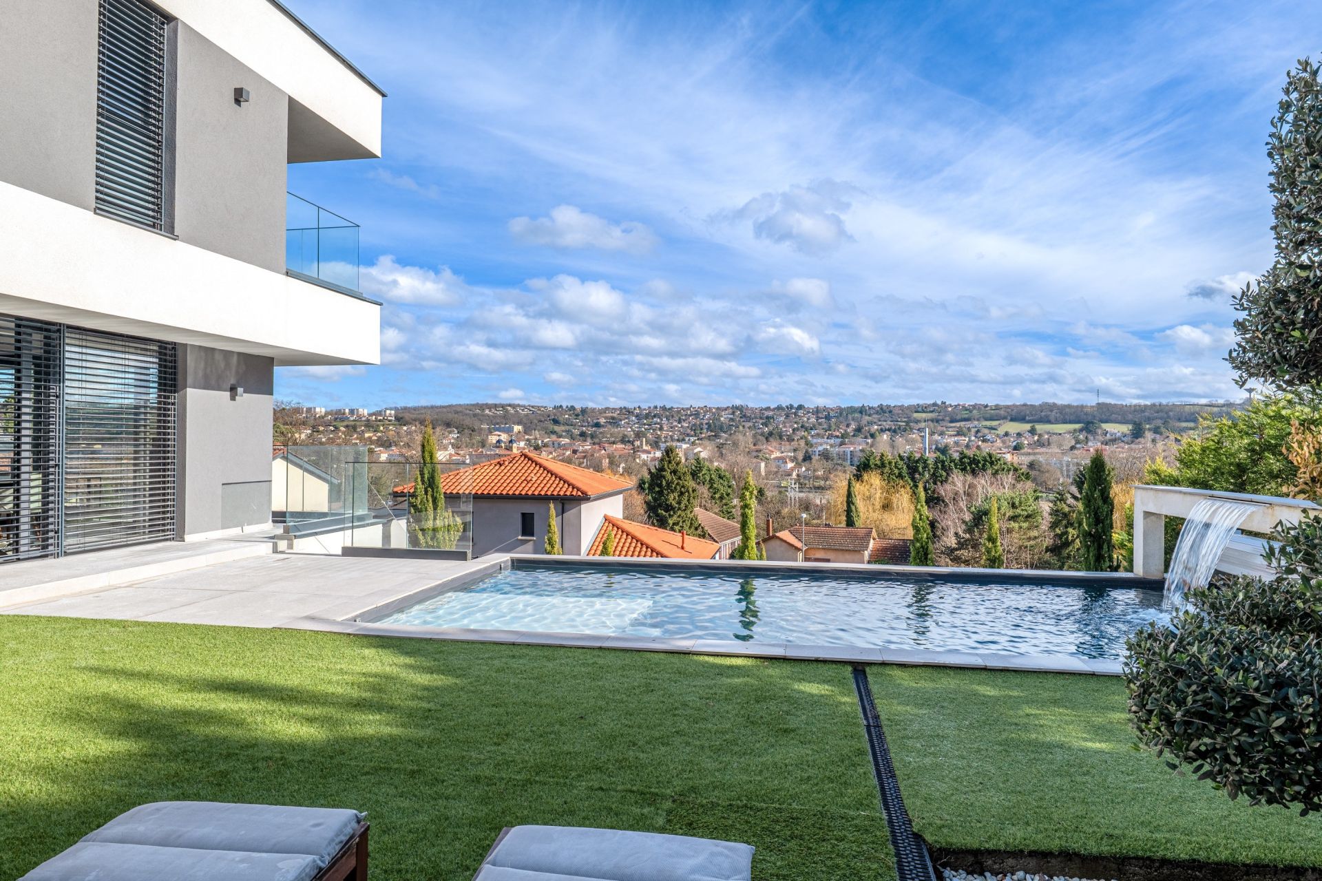 maison contemporaine 7 Pièces en vente sur ALBIGNY SUR SAONE (69250)