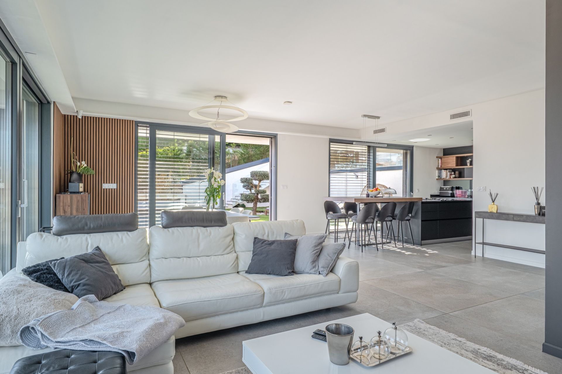 maison contemporaine 7 Pièces en vente sur ALBIGNY SUR SAONE (69250)