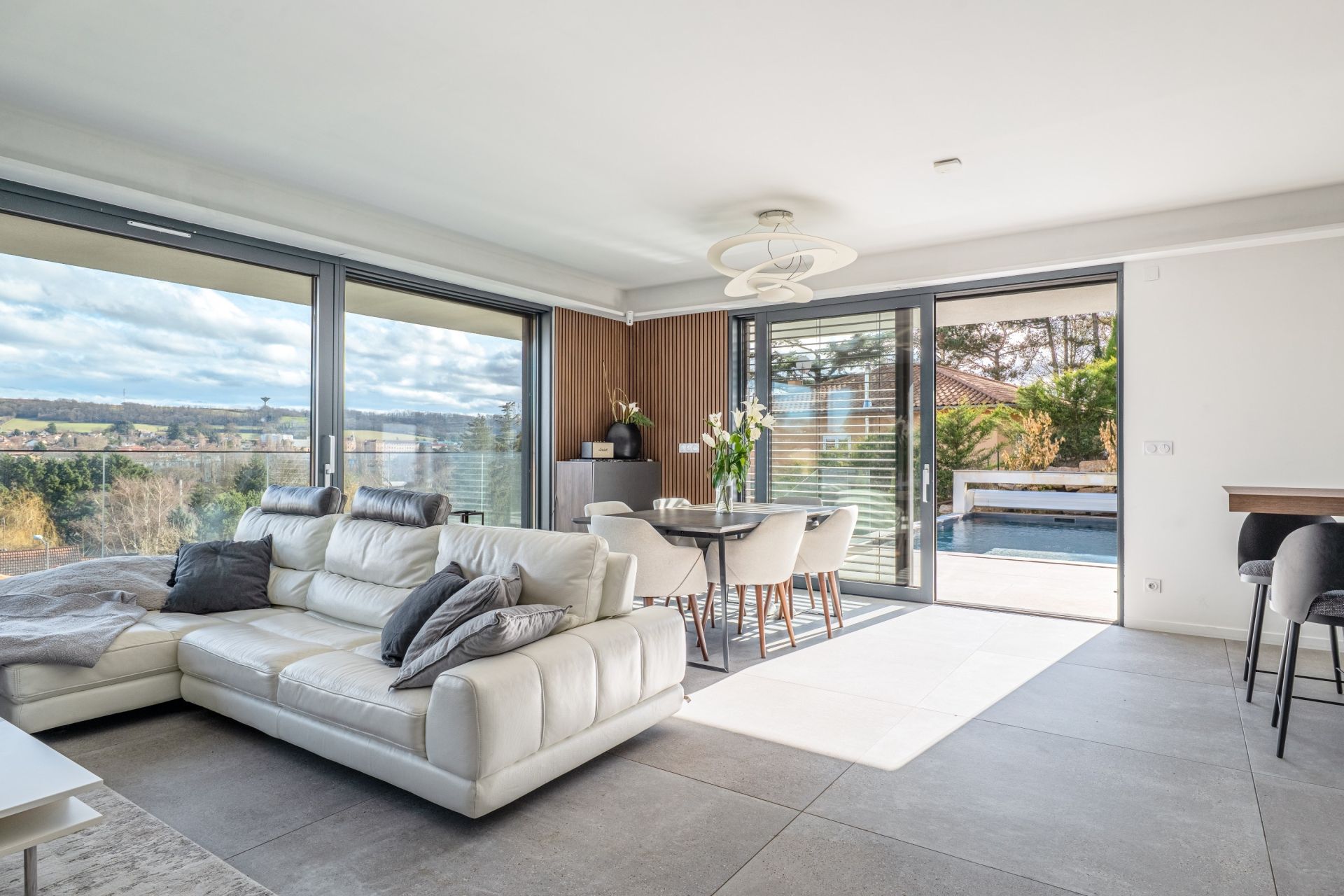 maison contemporaine 7 Pièces en vente sur ALBIGNY SUR SAONE (69250)