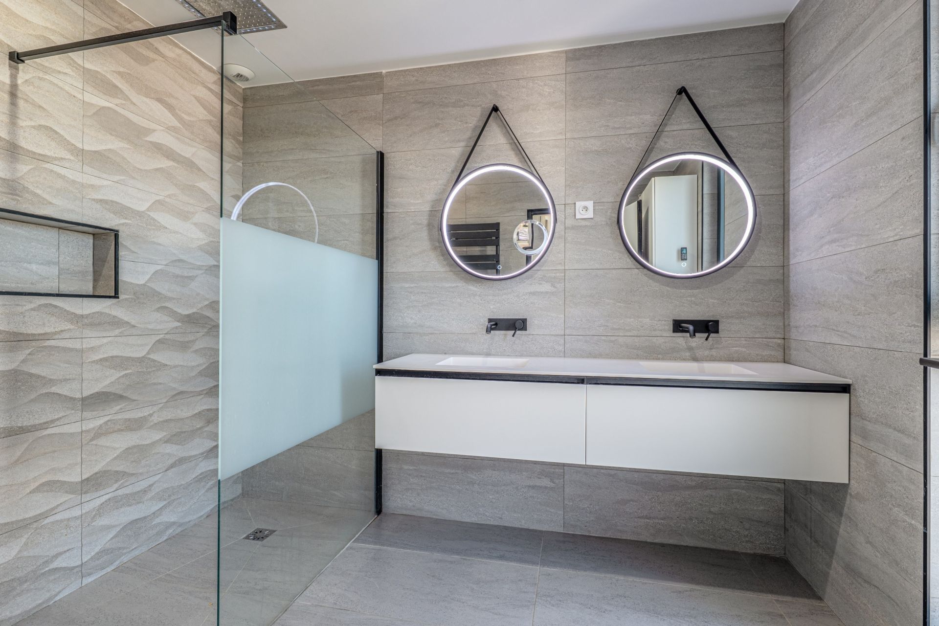maison contemporaine 7 Pièces en vente sur ALBIGNY SUR SAONE (69250)
