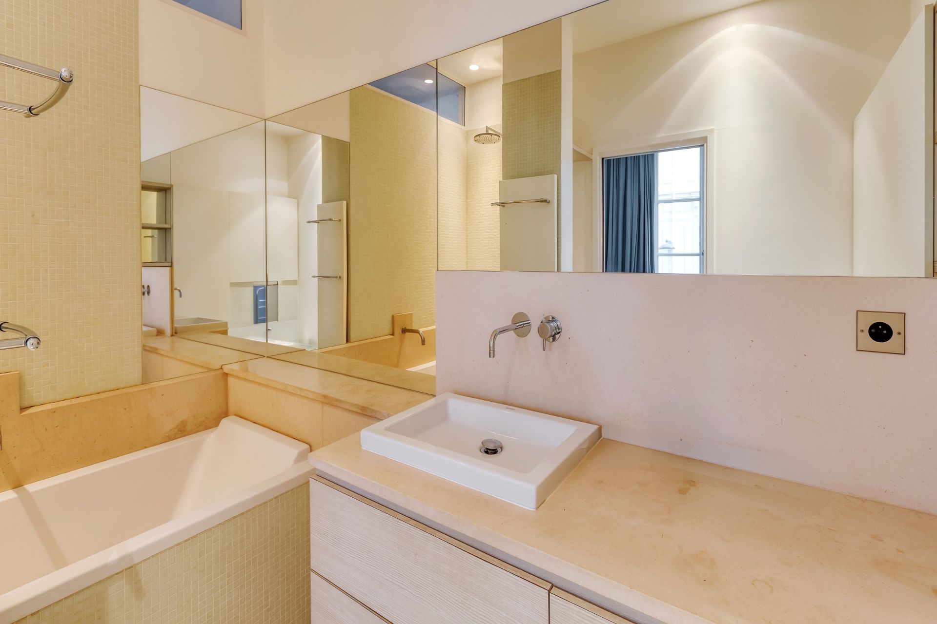 maison de ville 8 Pièces en vente sur PARIS (75006)