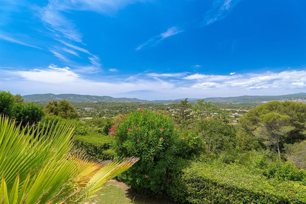 luxury villa 9 Rooms for sale on MOUGINS (06250)