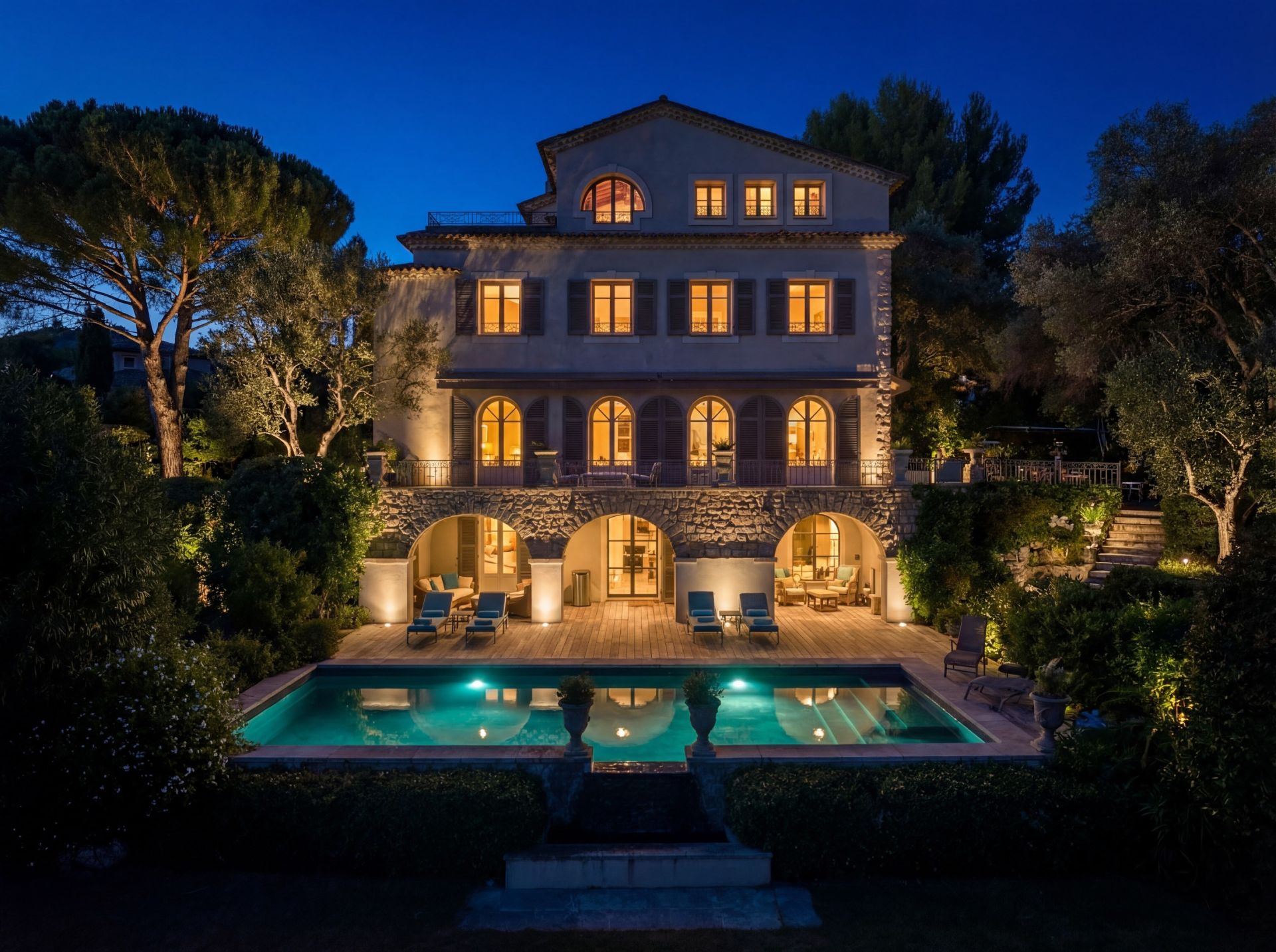 luxury villa 5 Rooms for sale on CAP D ANTIBES (06160)