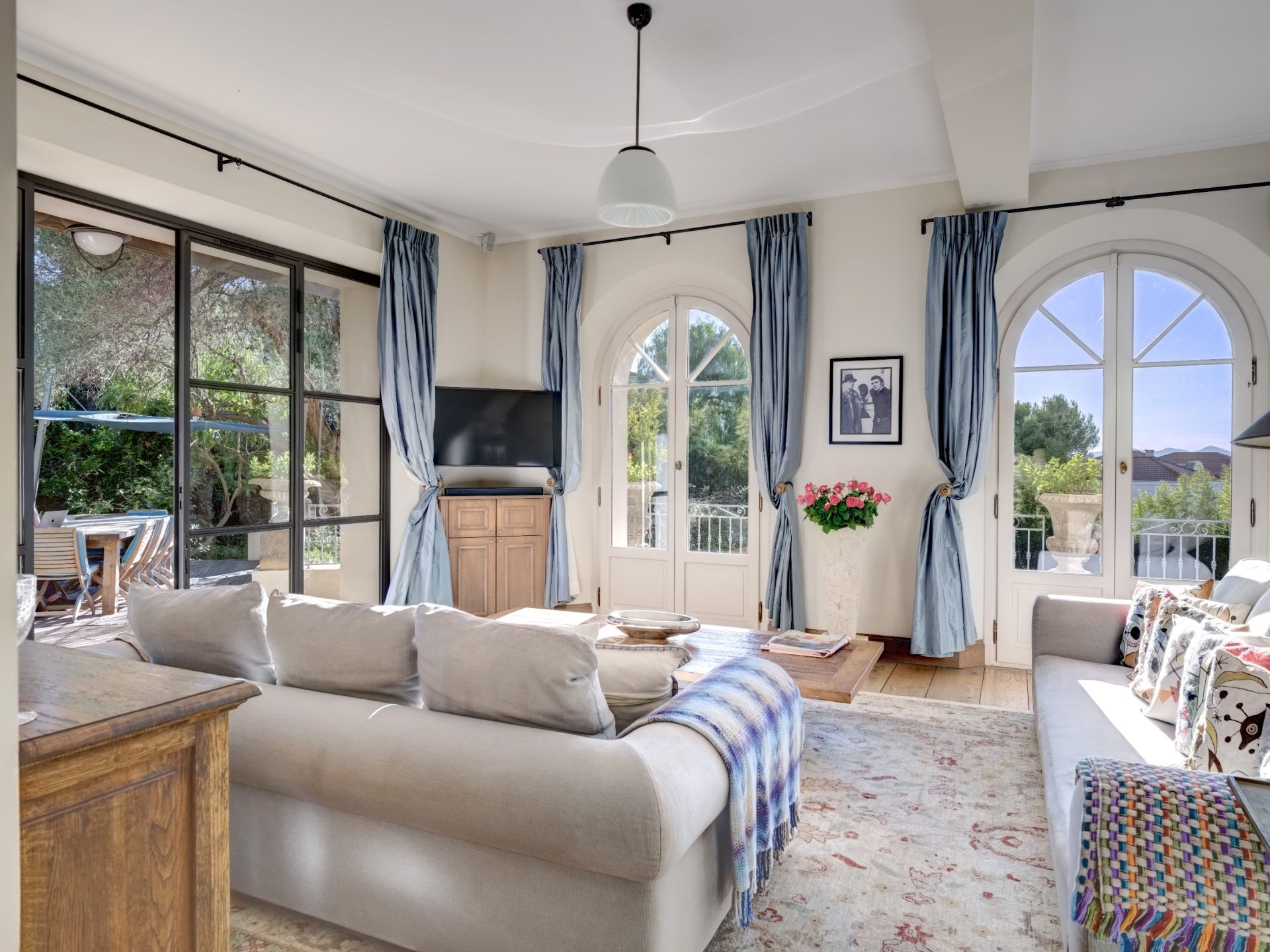 luxury villa 5 Rooms for sale on CAP D ANTIBES (06160)