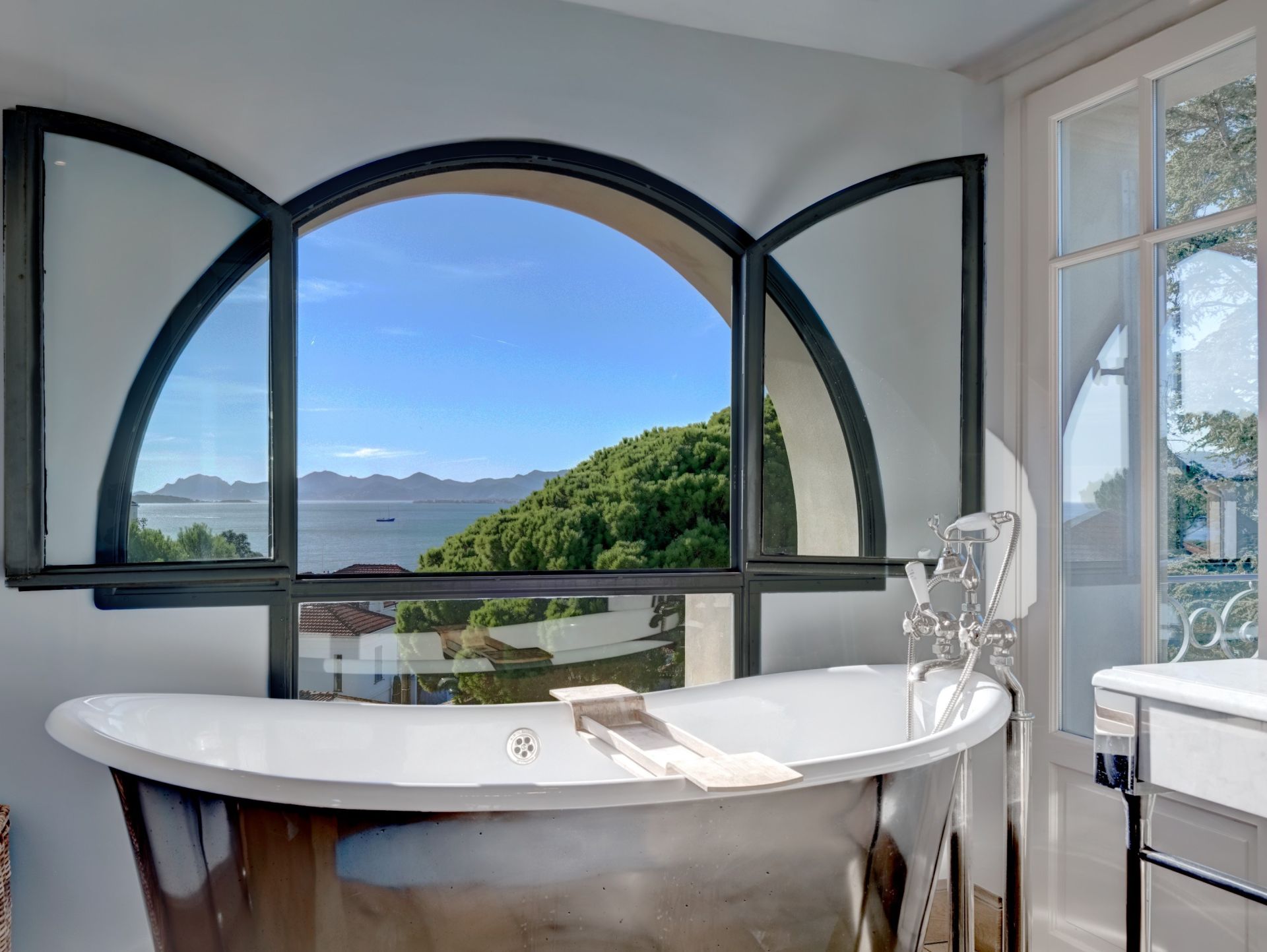 villa de luxe 5 Pièces en vente sur CAP D ANTIBES (06160)