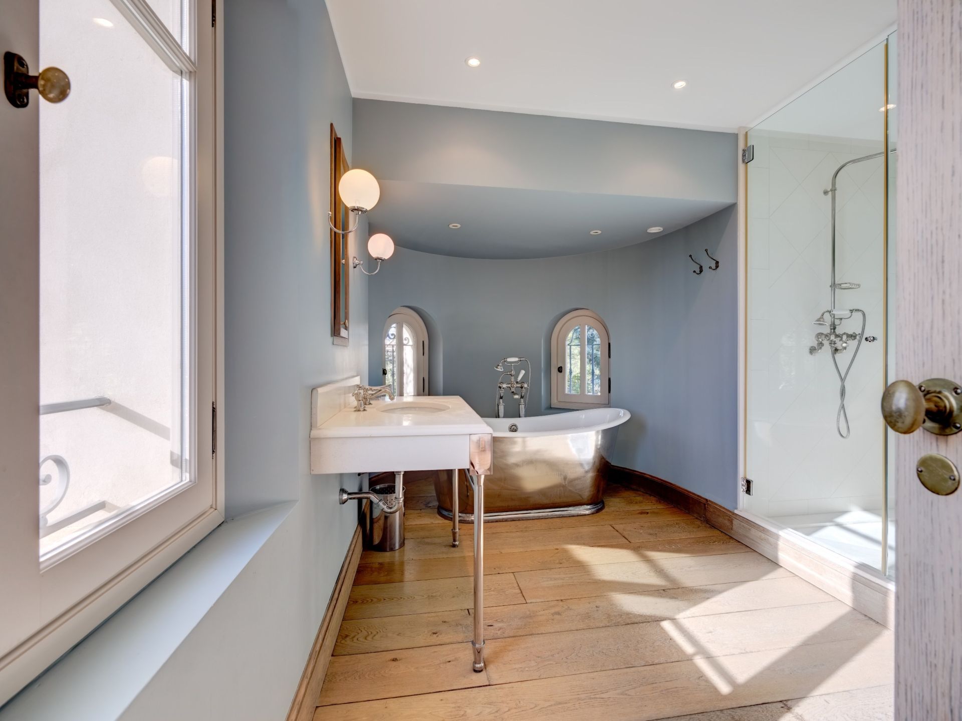 luxury villa 5 Rooms for sale on CAP D ANTIBES (06160)