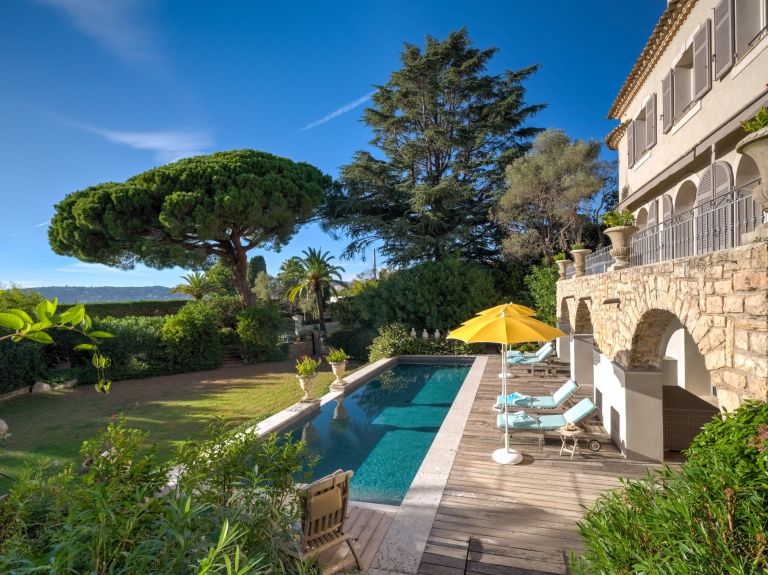 villa de luxe 5 Pièces en vente sur CAP D ANTIBES (06160)