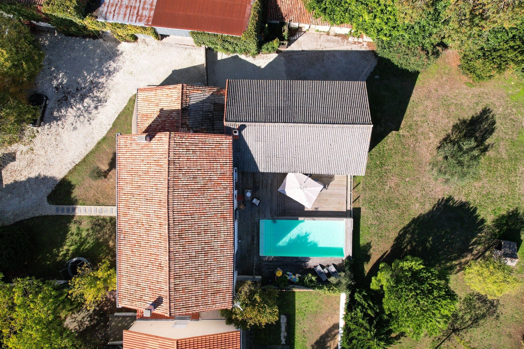 luxury house 7 Rooms for sale on LA ROCHELLE (17000)