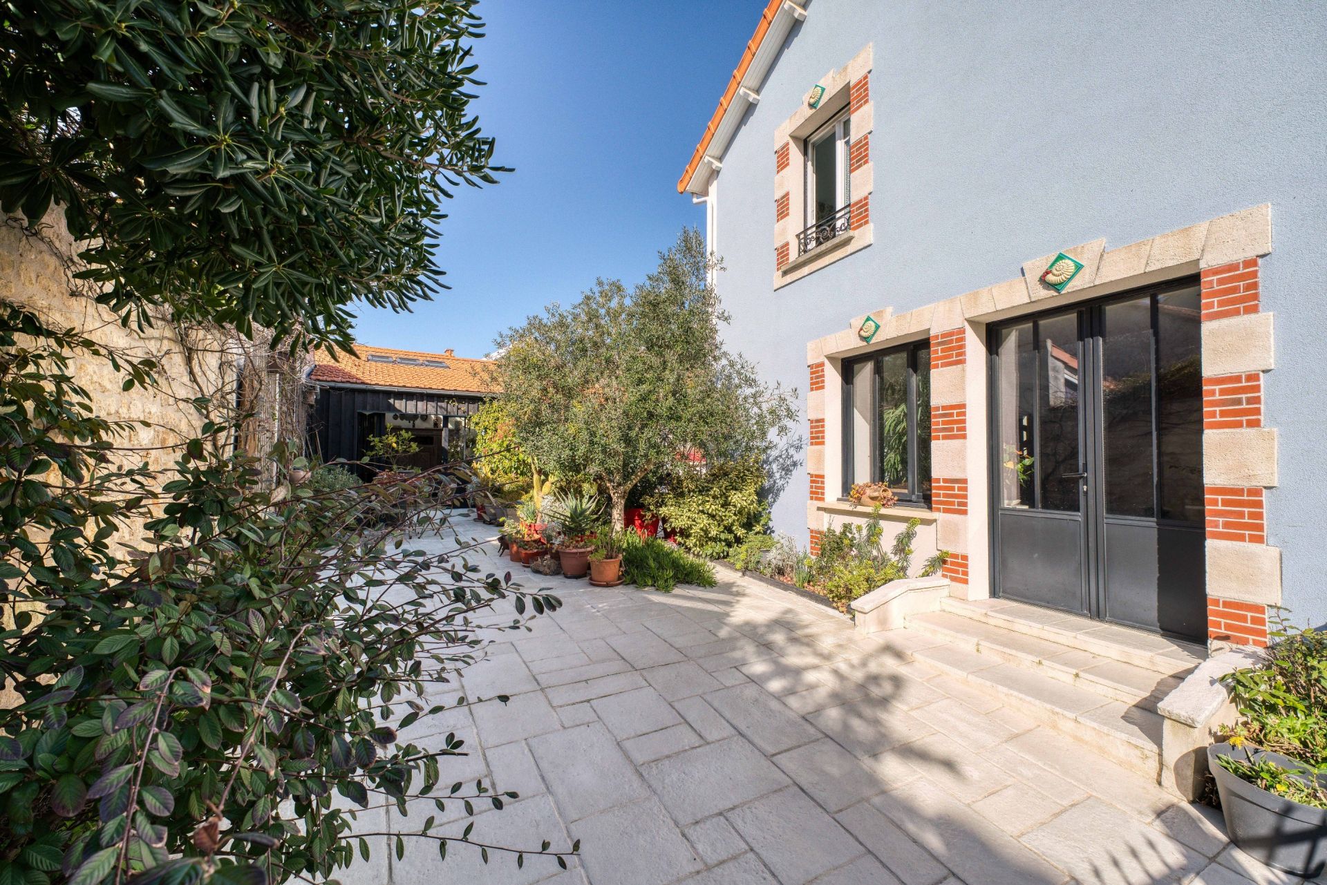 luxury traditional house 5 Rooms for sale on CHATELAILLON PLAGE (17340)