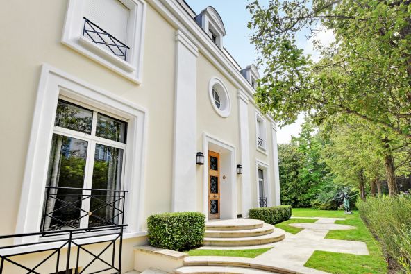 Vente Hôtel particulier Neuilly-sur-Seine 8&nbsp;Pièces 675&nbsp;m²