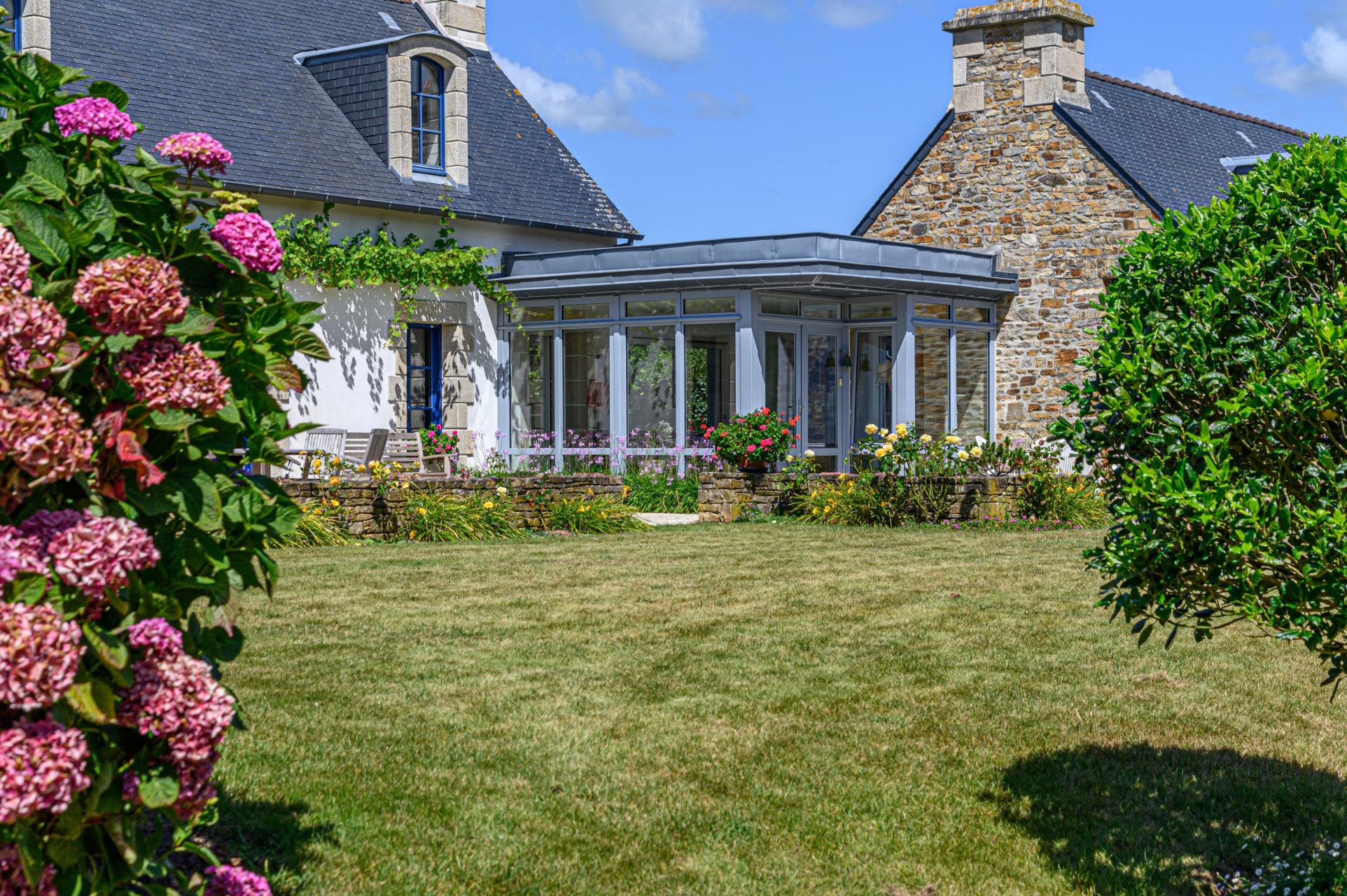 luxury house 9 Rooms for sale on PLONEOUR LANVERN (29720)