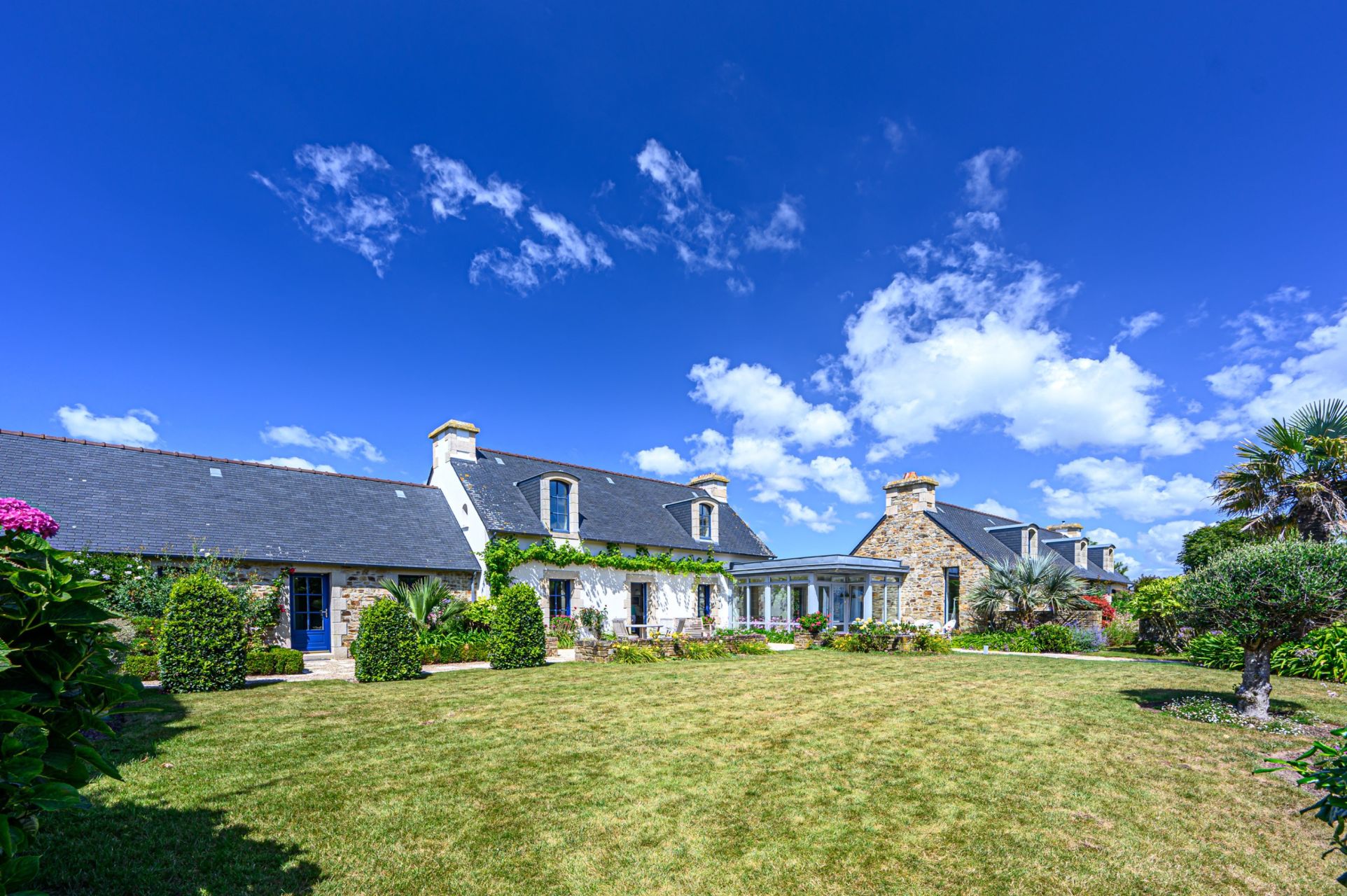 luxury house 9 Rooms for sale on PLONEOUR LANVERN (29720)