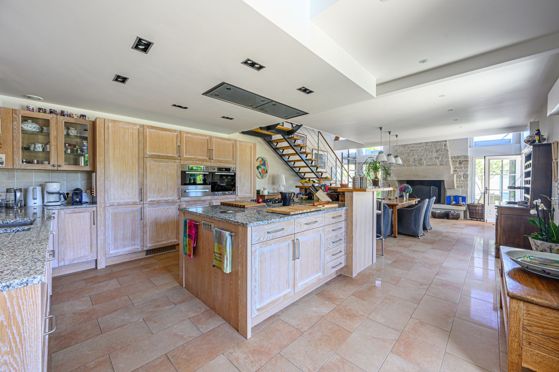 luxury house 9 Rooms for sale on PLONEOUR LANVERN (29720)