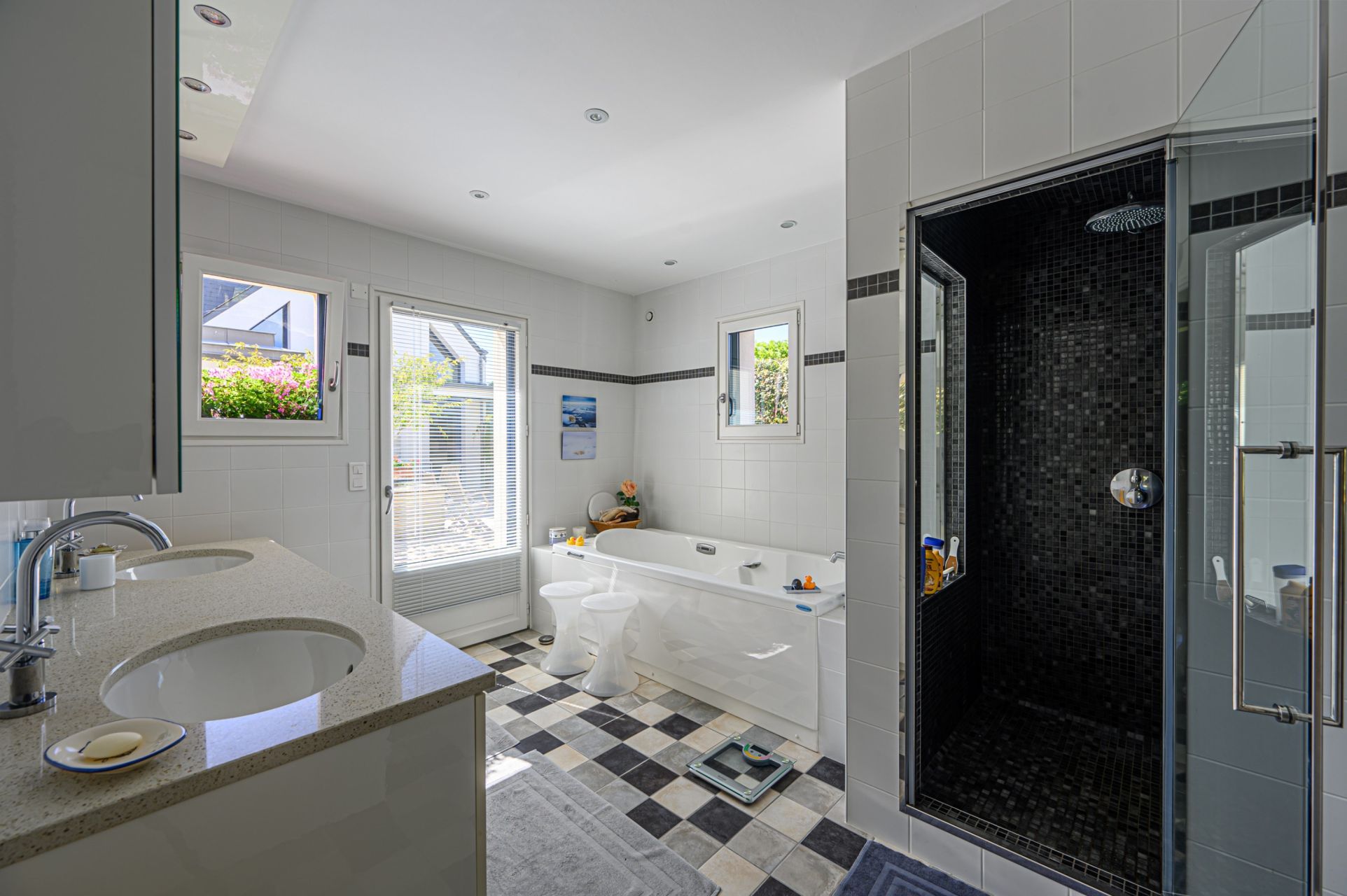 luxury house 9 Rooms for sale on PLONEOUR LANVERN (29720)