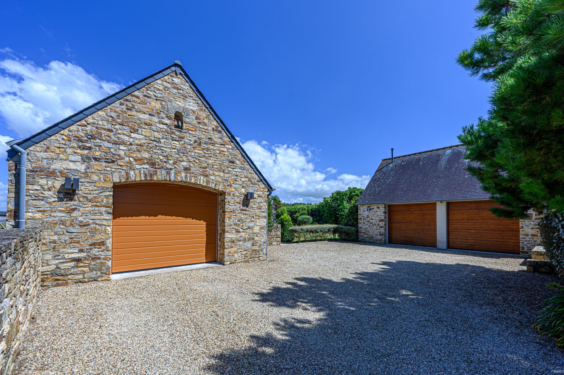 luxury house 9 Rooms for sale on PLONEOUR LANVERN (29720)