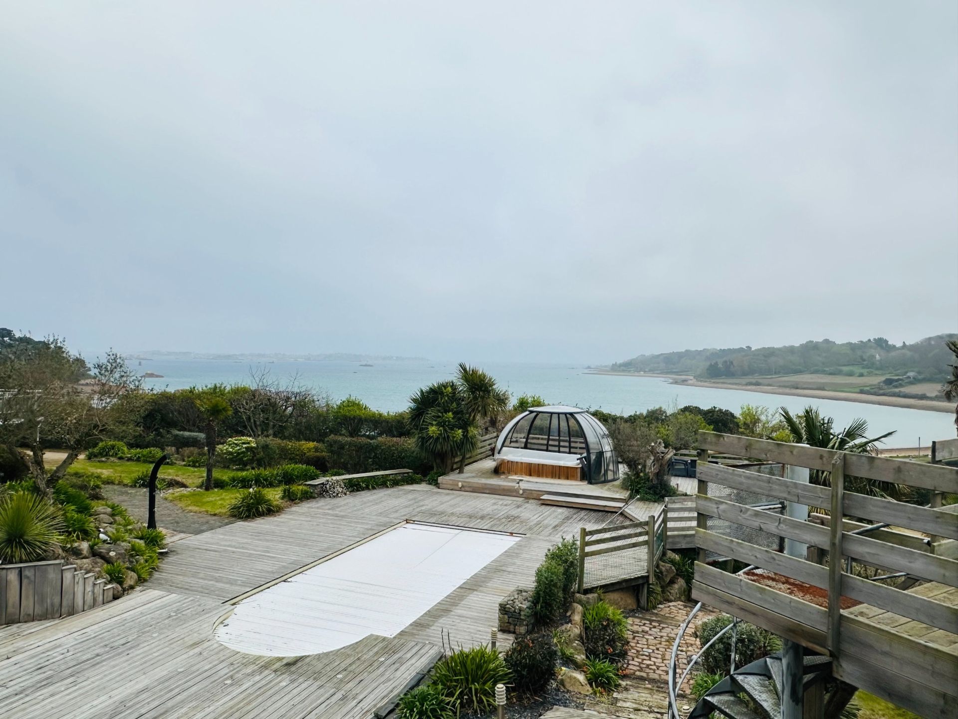 luxury villa 10 Rooms for sale on LOGUIVY DE LA MER (22620)