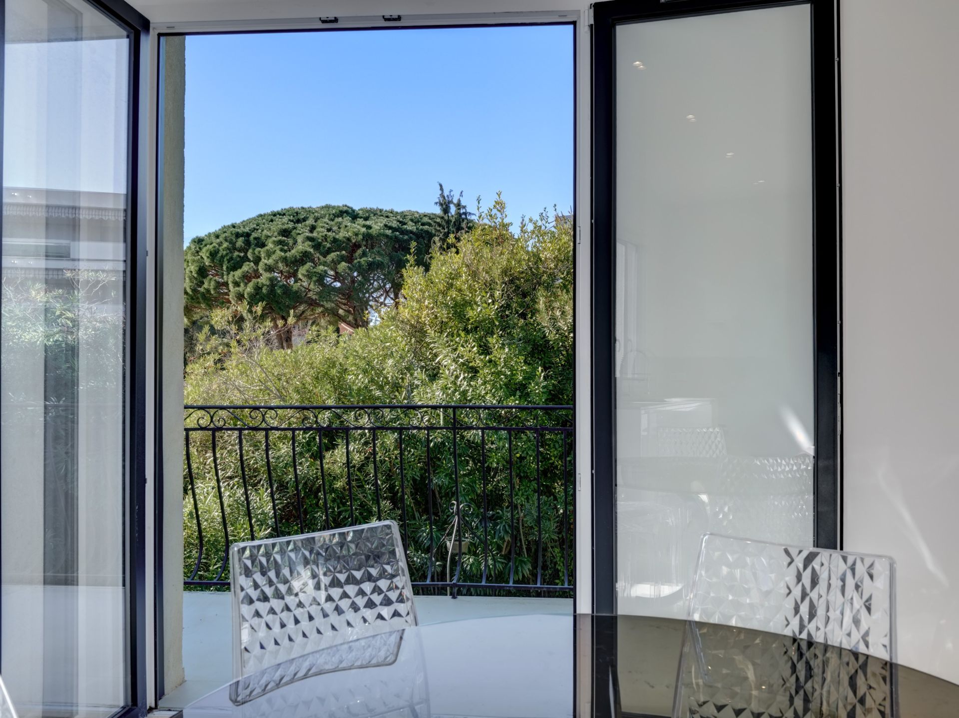 luxury villa 6 Rooms for sale on CANNES (06400)