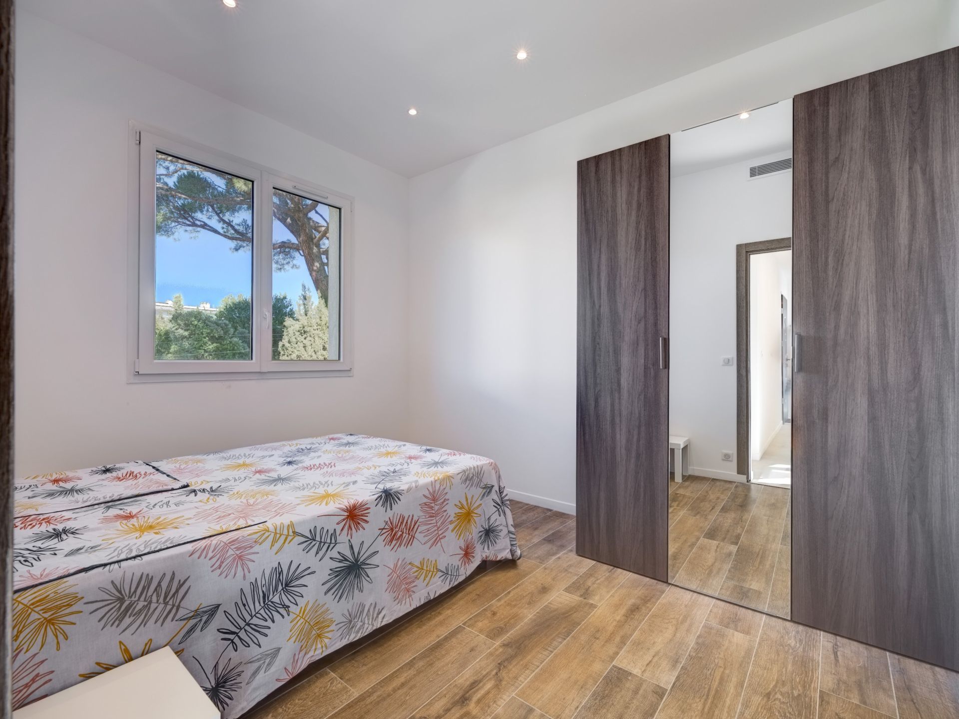 luxury villa 6 Rooms for sale on CANNES (06400)