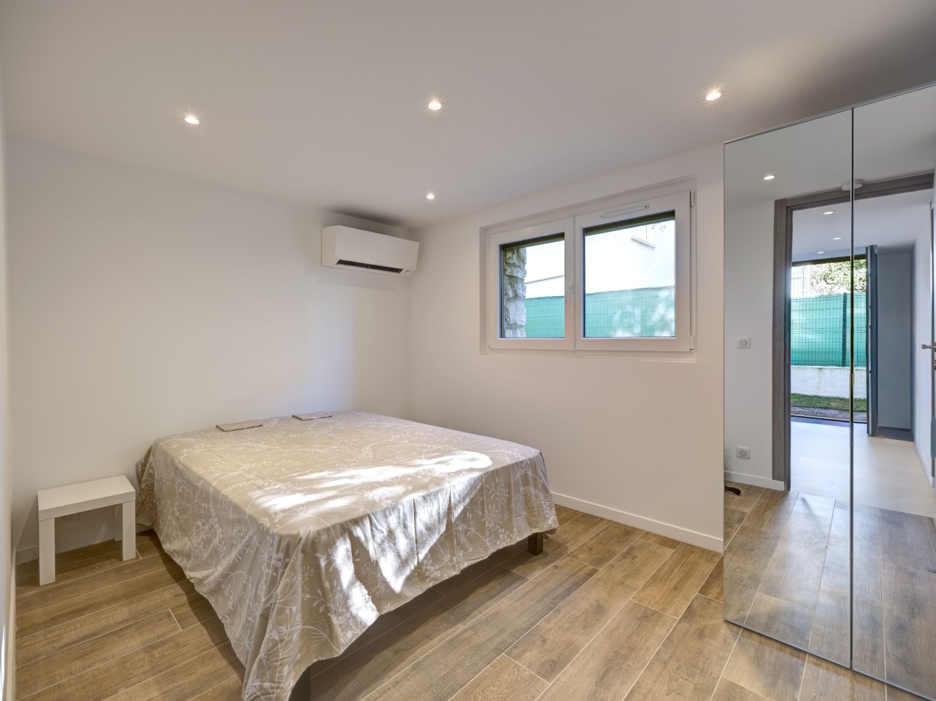 luxury villa 6 Rooms for sale on CANNES (06400)