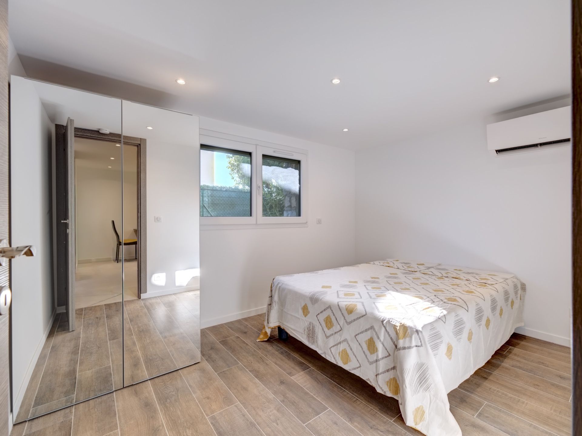 luxury villa 6 Rooms for sale on CANNES (06400)