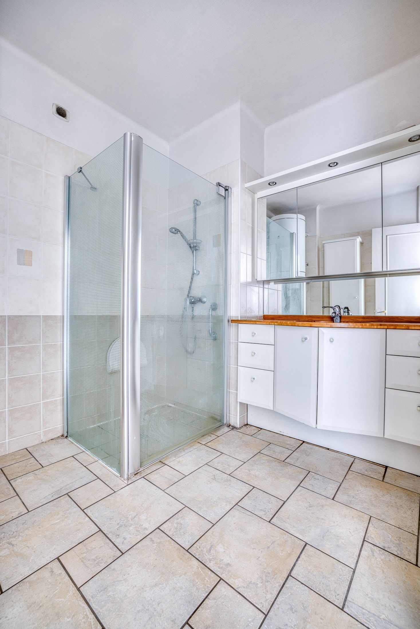 luxury apartment 4 Rooms for sale on ANNECY (74000)