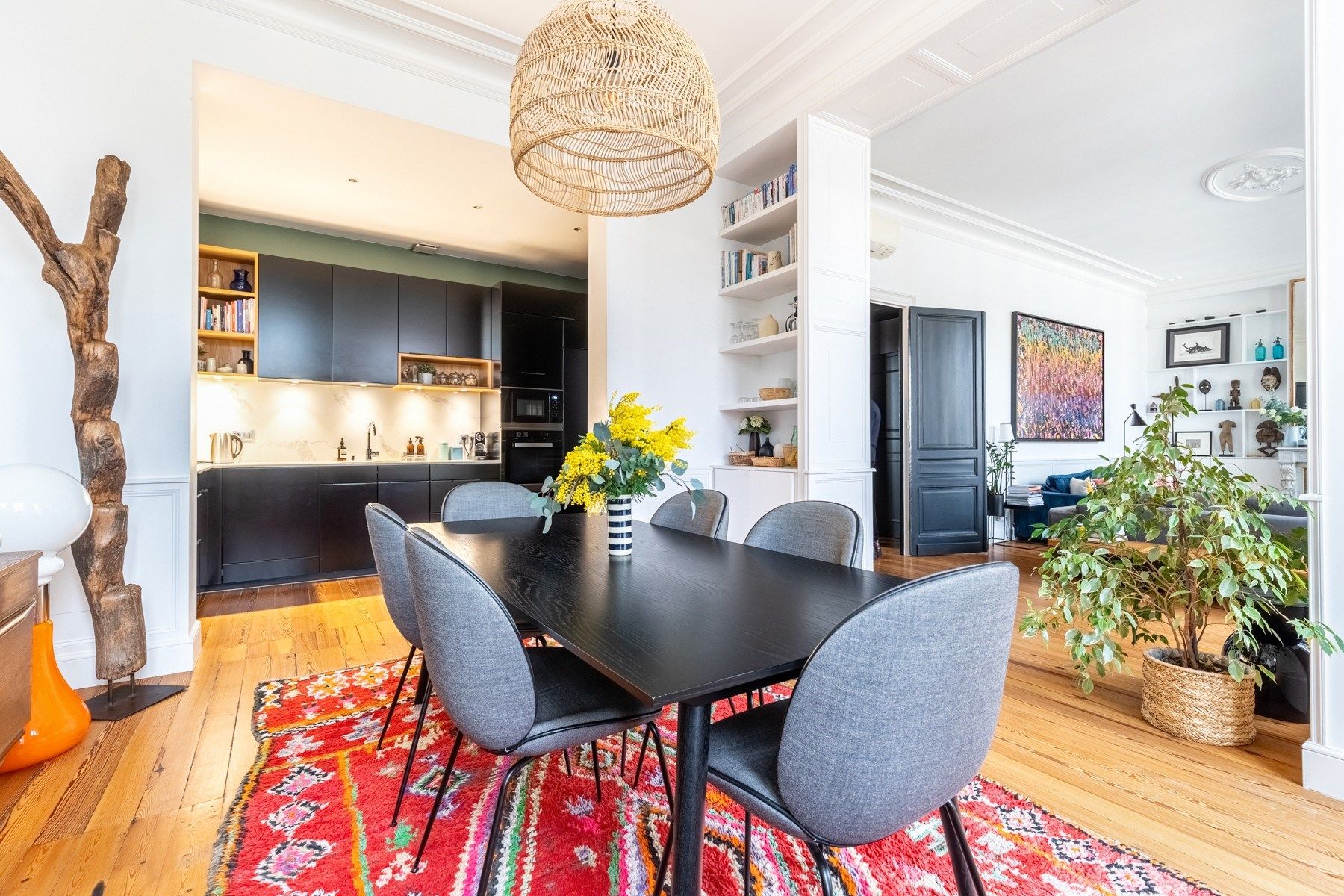 luxury apartment 6 Rooms for sale on BORDEAUX (33000)