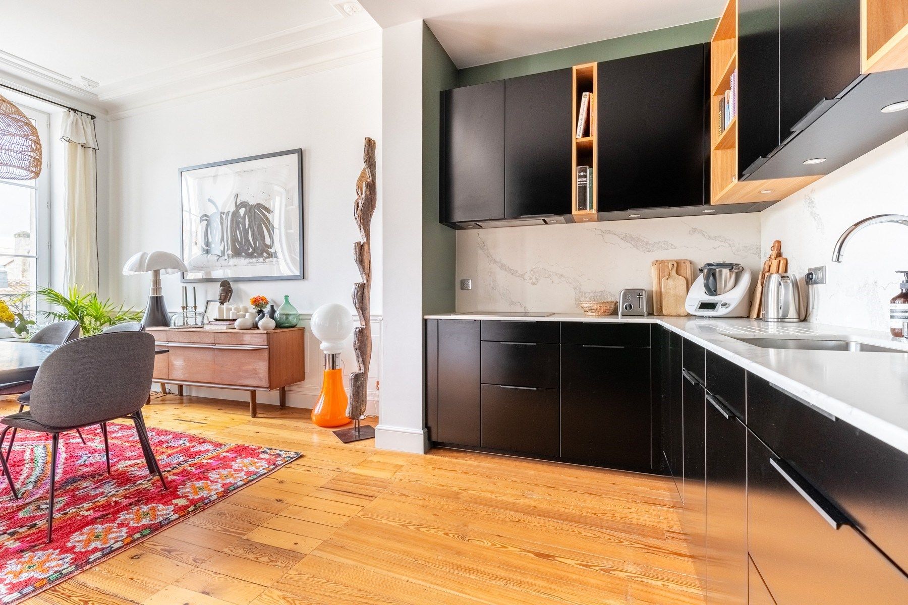 luxury apartment 6 Rooms for sale on BORDEAUX (33000)