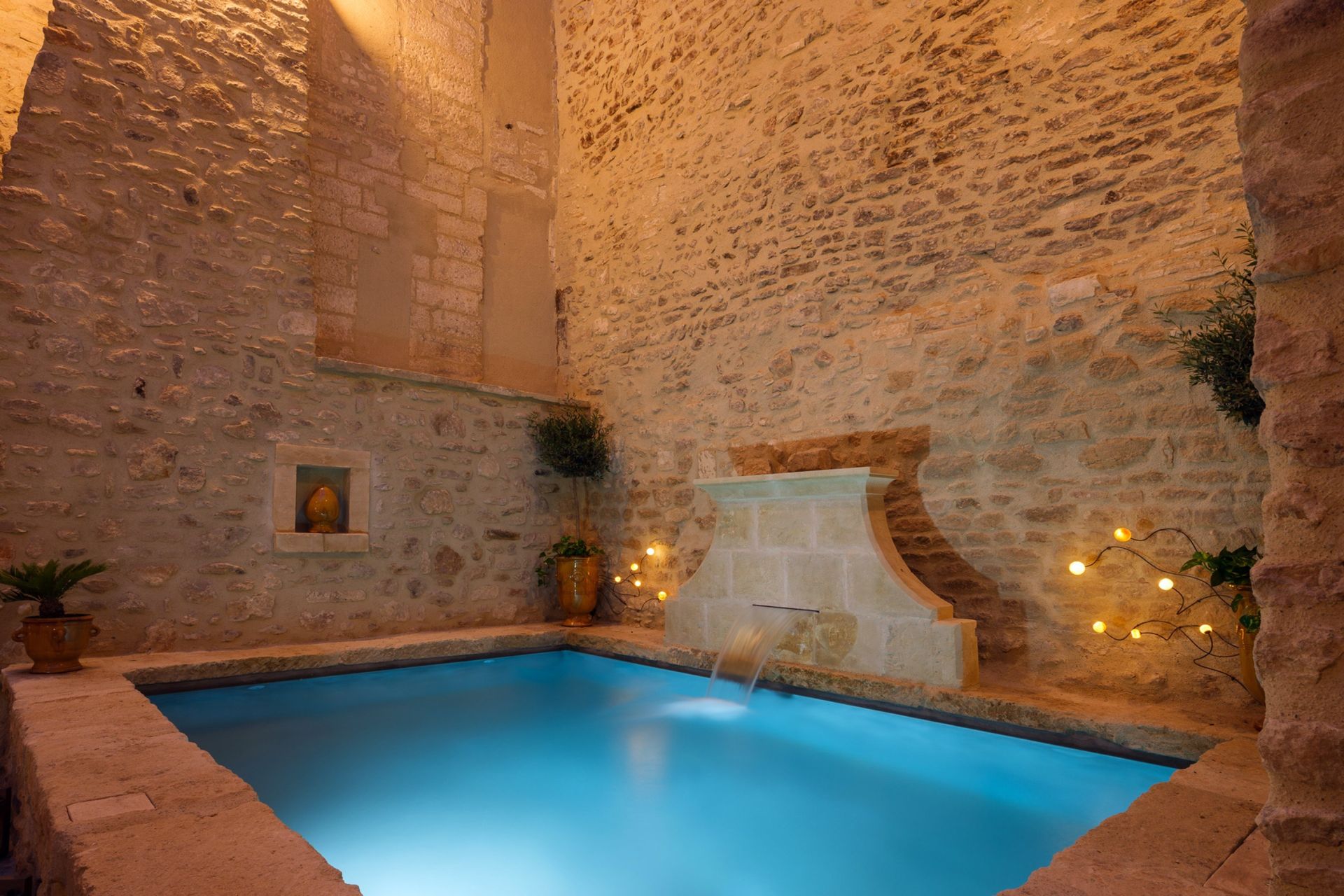 luxury house 8 Rooms for sale on ST REMY DE PROVENCE (13210)