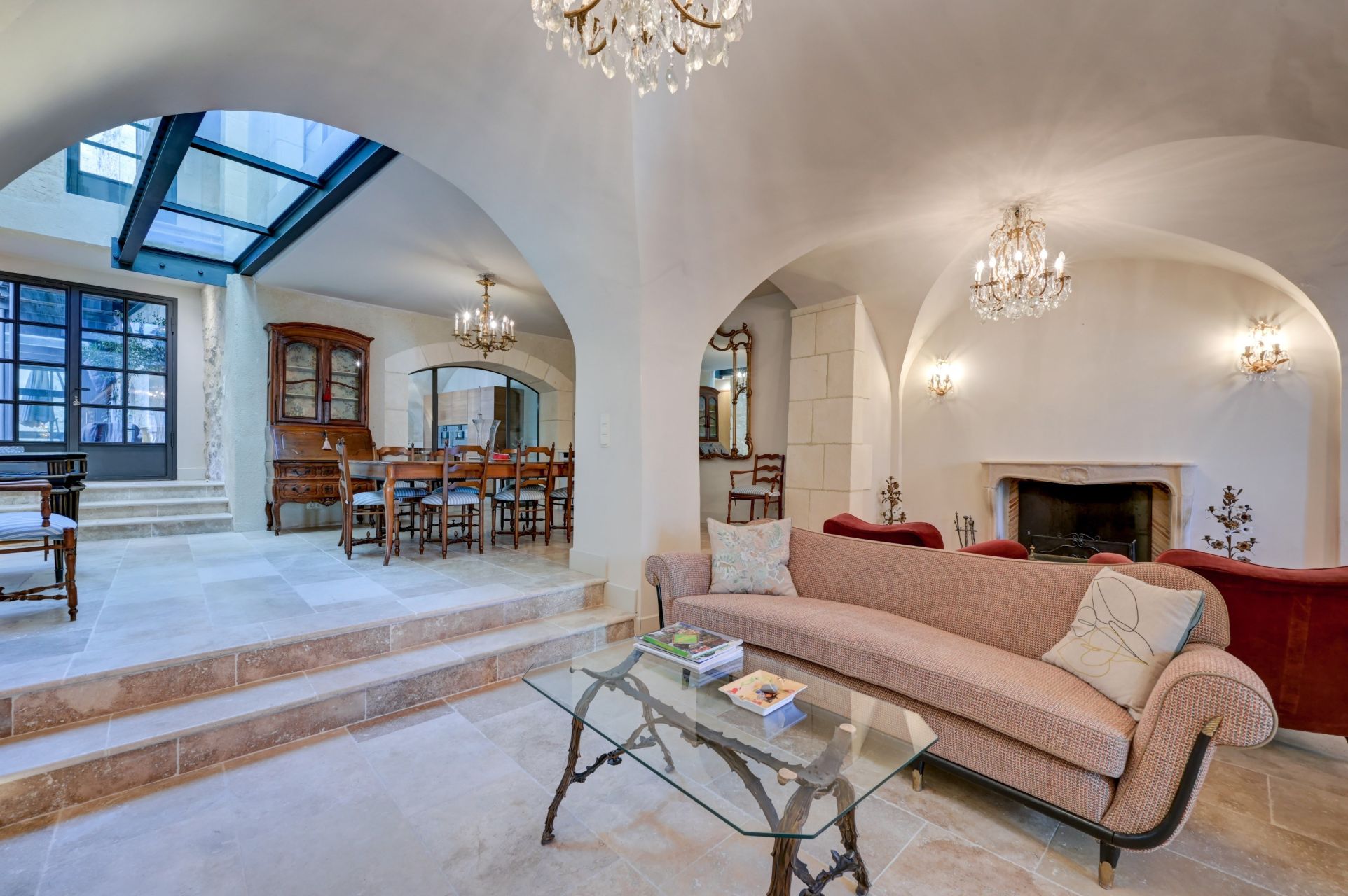 luxury house 8 Rooms for sale on ST REMY DE PROVENCE (13210)